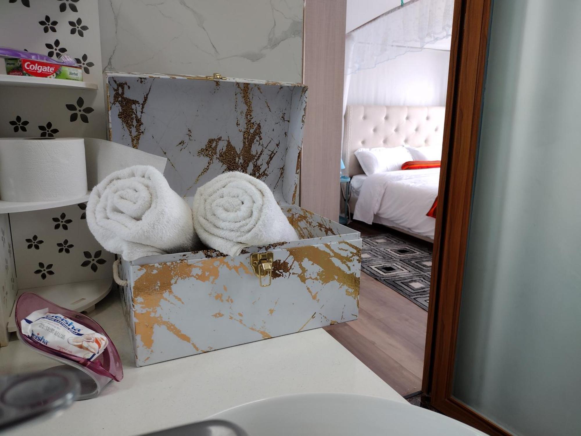 Lenayan Park View Bed & Breakfast Mlolongo ภายนอก รูปภาพ